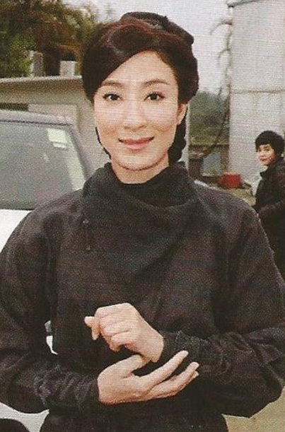 Nữ diễn viên khả ái luôn ăn mặc thật trẻ trung để ăn gian tuổi tác.