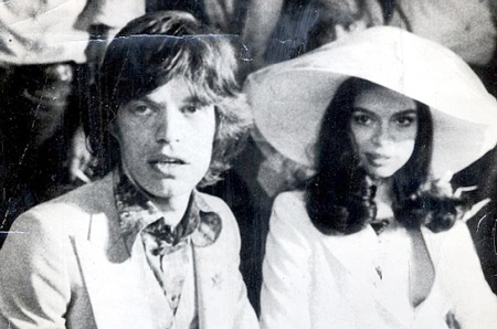 Cuộc đời buồn của những người đàn bà ở bên Mick Jagger - 3 Mick và Bianca - người vợ đầu tiên tại đám cưới năm 1971 tại Pháp, họ chia tay vào năm 1979