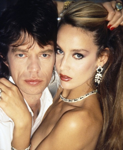 Cuộc đời buồn của những người đàn bà ở bên Mick Jagger - 5 Dù đã có vợ, Mick vẫn cặp kè với những cô gái trẻ đẹp khác