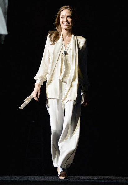 Vì bộ phim Unbroken, Angelina đã đưa 6 đứa con cùng mình sang Úc để tiện cho công việc đạo diễn.