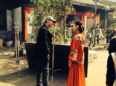 Chae Rim thừa nhận đang yêu "phi công trẻ" - 4 Bạn trai Cao Tử Kỳ thường xuyên đưa lên trang cá nhân hình ảnh của anh và Chae Rim tại phim trường