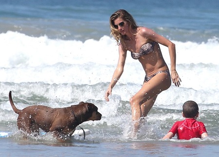 Con gái thứ hai mới được 1 tuổi, Gisele đã lấy lại dáng vóc thanh mảnh ngày nào.