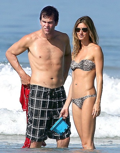 Vợ chồng Gisele liên tục hôn nhau thắm thiết.