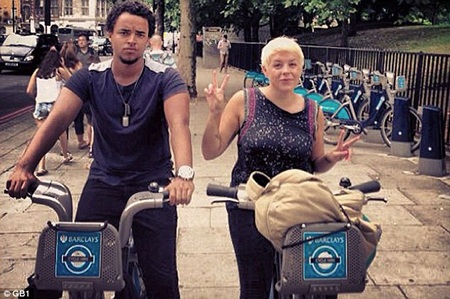 Hai con nuôi của Nicole và Tom Cruise.