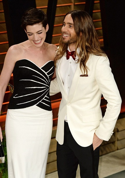 Mỹ nhân đua nhau mặc "bạo" trong tiệc hậu Oscar (phần 1) - 31 Jared Leto trêu đùa Anne Hathaway