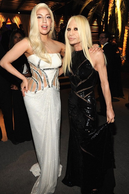 Mỹ nhân đua nhau mặc "bạo" trong tiệc hậu Oscar (phần 2) - 22 Lady Gaga cùng bạn thân - nhà thiết kế Donatella Versace