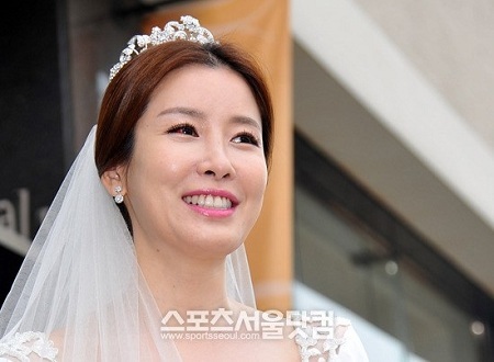 Nữ diễn viên 38 tuổi mời khá ít bạn bè trong làng giải trí tới chung vui