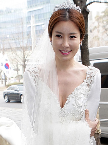 Nữ diễn viên 38 tuổi mời khá ít bạn bè trong làng giải trí tới chung vui