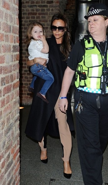 Cô út nhà Beckham được chọn là em bé sành điệu nhất thế giới