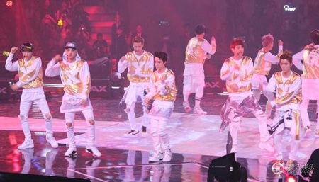 Những màn trình diễn gợi cảm trong đại nhạc hội mừng sinh nhật của Thành Long