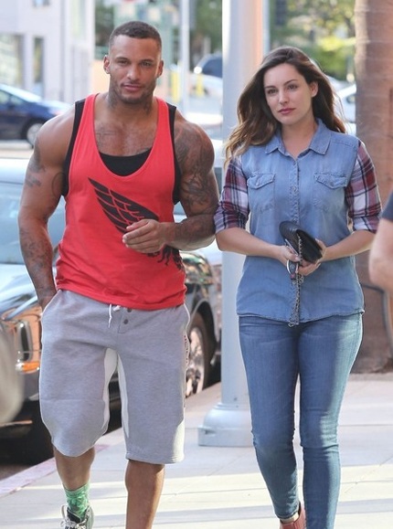 Mỹ nhân U40 Anh quốc khoe thân hình nảy nở