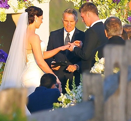 Chiếc váy cưới của cô dâu Lauren có giá 10 nghìn USD.