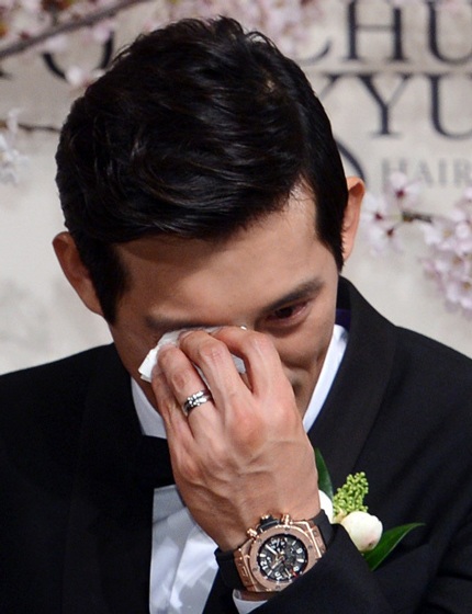 “Mỹ nam” Oh Ji Ho bật khóc trong ngày cưới - 3 Oh Ji Ho nghẹn ngào vì xúc động trong ngày hạnh phúc.