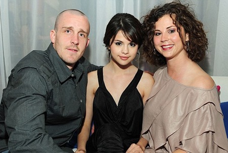 Selena Gomez sa thải mẹ ruột - 4 Selena muốn chọn một người ngoài làm quản lý và định hướng phát triển sự nghiệp cho cô.