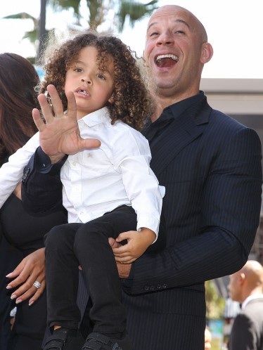 Cậu con trai Vincent được nam diễn viên nổi tiếng của loạt phim 