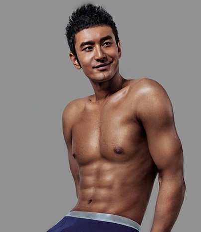 Trong loạt ảnh quảng cáo nội y, Huỳnh Hiểu Minh tự tin khoe dáng vóc đẹp và rắn chắc của mình.