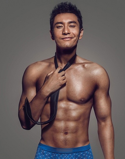 Trong loạt ảnh quảng cáo nội y, Huỳnh Hiểu Minh tự tin khoe dáng vóc đẹp và rắn chắc của mình.