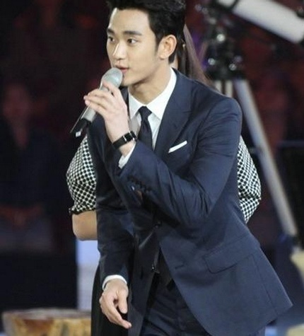 Sao “Vì sao đưa anh tới” không vui khi tham dự sự kiện tại Trung Quốc - 5 Kim Soo Hyun - mỹ nam mới của làng giải trí xứ kim chi có một lượng fan khủng tại Trung Quốc
