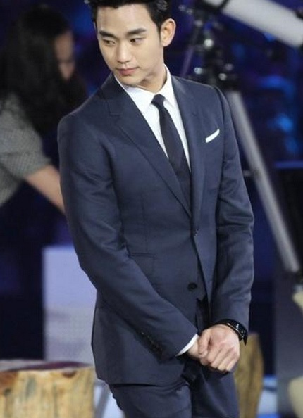 Sao “Vì sao đưa anh tới” không vui khi tham dự sự kiện tại Trung Quốc - 6 Kim Soo Hyun - mỹ nam mới của làng giải trí xứ kim chi có một lượng fan khủng tại Trung Quốc