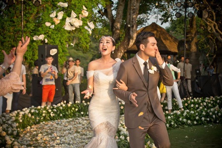 Hai vợ chồng Nghiêm Khoan đã có những giây phút rất lãng mạn và ngọt ngào