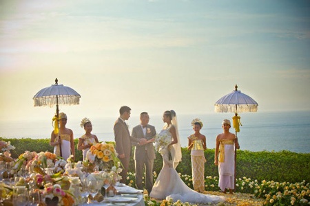 Hai vợ chồng Nghiêm Khoan đã có những giây phút rất lãng mạn và ngọt ngào