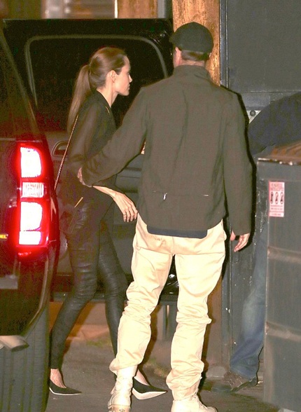 Cặp tình nhân nổi tiếng tới theo dõi buổi trình diễn của...