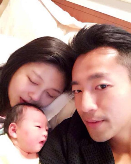 Vợ chồng Từ Hy Viên hạnh phúc bên con gái mới sinh - 1 Vy Vy