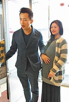 Vợ chồng Từ Hy Viên hạnh phúc bên con gái mới sinh - 5 Vy Vy