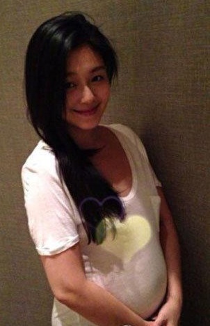 Vợ chồng Từ Hy Viên hạnh phúc bên con gái mới sinh - 6 Vy Vy