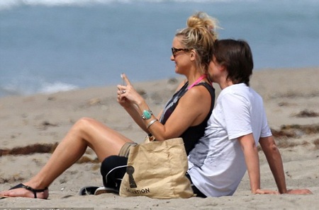 Mỹ nhân sở hữu nụ cười ngọt nhất Hollywood tình tứ bên bạn trai