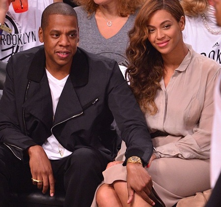 Beyonce Knowles cố cười sau khi chồng bị em gái cho “ăn tát” - 18 Vợ chông Beyonce và Jay Z vui vẻ đi xem bóng rổ cùng nhau hồi cuối tuần vừa rồi