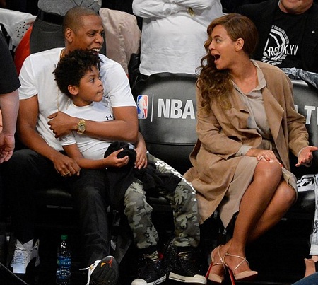 Vợ chông Beyonce và Jay Z vui vẻ đi xem bóng rổ cùng nhau hồi cuối tuần vừa rồi