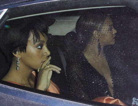 Beyonce Knowles cố cười sau khi chồng bị em gái cho “ăn tát” - 14 Cả ba người cùng lên xe ô tô, Solange ngồi cạnh chị gái