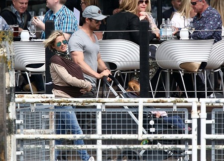 "Thần sấm" Chris Hemsworth hạnh phúc bên vợ con - 1 Thần sấm Chris Hemsworth hạnh phúc bên vợ con