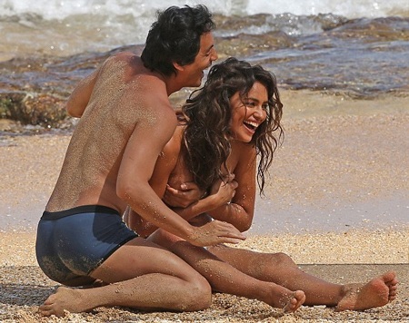 Bạn gái C.Ronaldo cong người tạo dáng trong buổi chụp hình