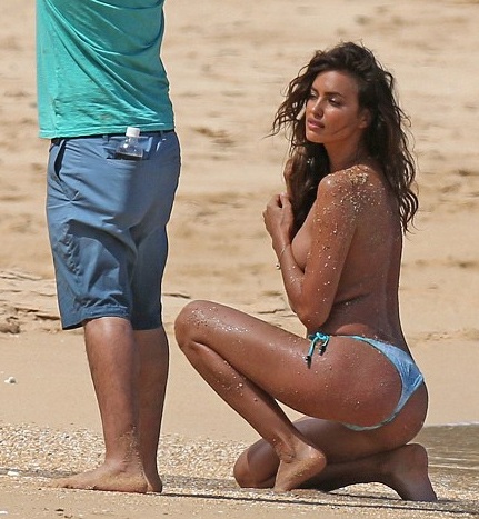 Bạn gái C.Ronaldo cong người tạo dáng trong buổi chụp hình