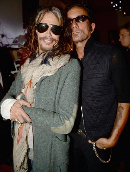 Rocker Steven Tyler mặc như “cái bang” đi dự sự kiện