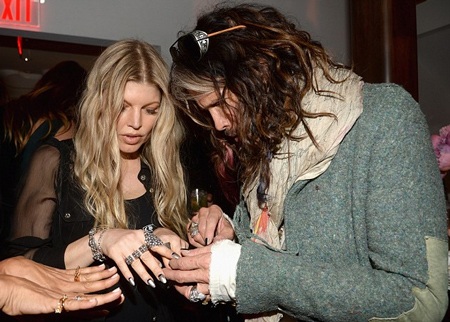 Steven đang trò chuyện với nữ ca sĩ Fergie