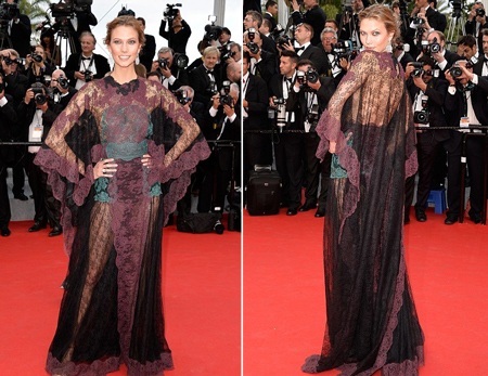 Siêu mẫu của Victoria's Secret - Karlie Kloss chọn váy xuyên thấu