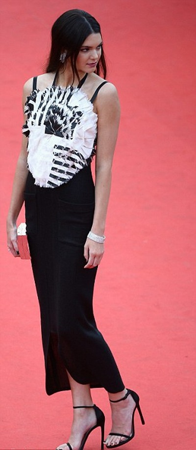 Em gái Kim “siêu vòng ba” - Kendall Jenner lần đầu tham dự LHP Quốc tế Cannes