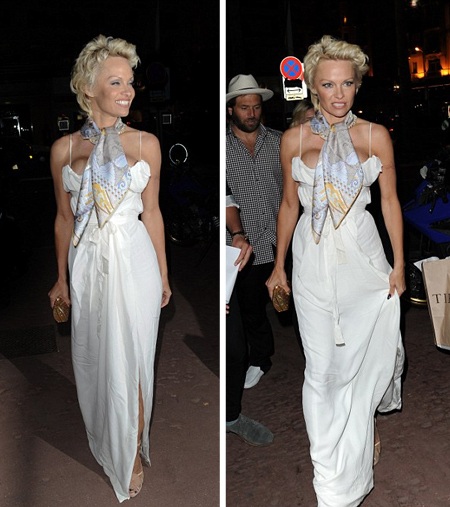 Biểu tượng sex đi dạo phố cùng các con tại Cannes, Pháp, tối 16/5.