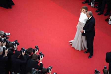 Diện một chiếc váy giản dị, người đẹp lưỡng tính vẫn rất thu hút.