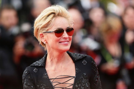 Mỹ nhân U60 tự tin diện váy ngắn cũn khoe chân thon trên thảm đỏ - 5 Vy Vy