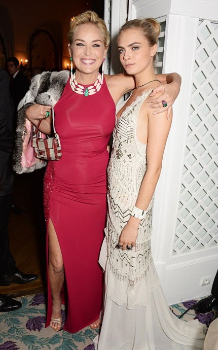 Mỹ nhân U60 tự tin diện váy ngắn cũn khoe chân thon trên thảm đỏ - 17 Vy Vy