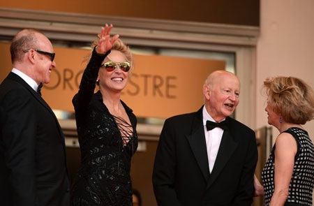 Mỹ nhân U60 tự tin diện váy ngắn cũn khoe chân thon trên thảm đỏ - 15 Vy Vy