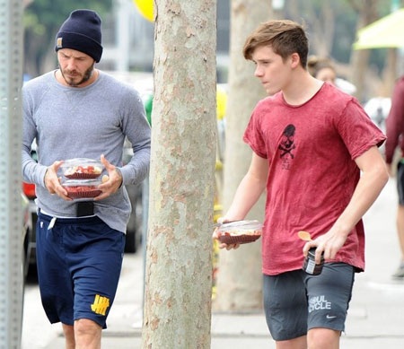 David Beckham tất bật với "công chúa nhỏ" - 16 Normal