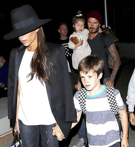 David Beckham tất bật với "công chúa nhỏ" - 10 Cận cảnh gương mặt đáng yêu và bầu bĩnh của bé Harper
