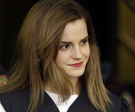 Emma Watson always keeps a simple image when going to university