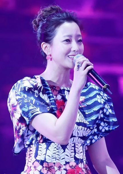 Ảnh thời thơ ấu đen nhẻm của Kim Hee Sun - 12 Wonderful Days
