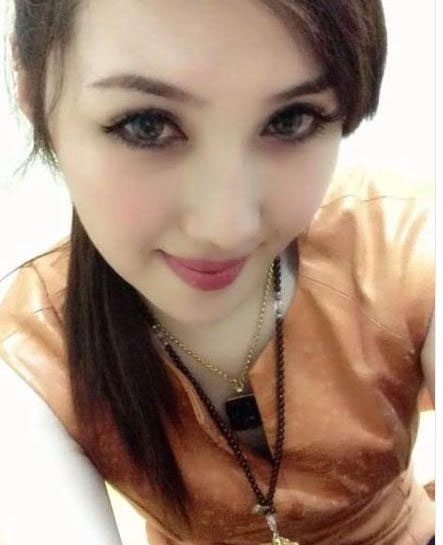 Cư dân mạng xôn xao trước hành trình lột xác từ “vịt con” thành “thiên nga” - 4 Liu Xin (trái) và mẹ ruột